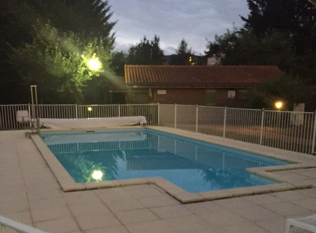 Piscine Gîte les Noes de Nuit