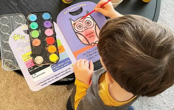 Peindre un petit hibou activité pour enfant de 3 ans en intérieur